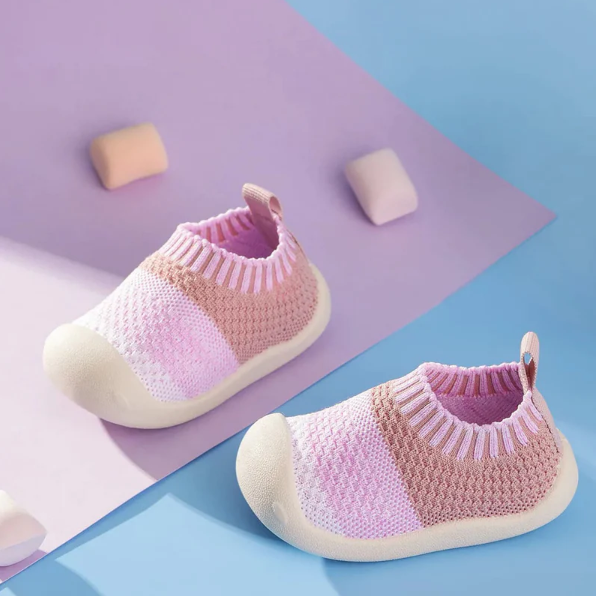 ANTI-SLIP AND ANTI-SWEATING SHOES FOR BABIES